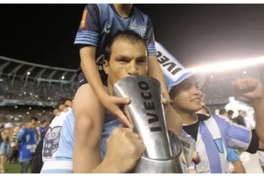 El ex-arquero de la Academia cumple años y los hinchas lo saludan en sus redes sociales