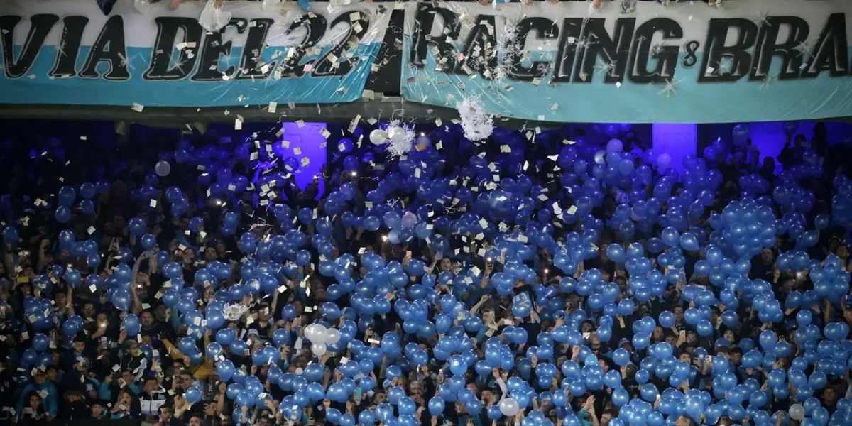 El ex jugador de la Academia estuvo entre todos los hinchas en el partido ante el Xeneize.